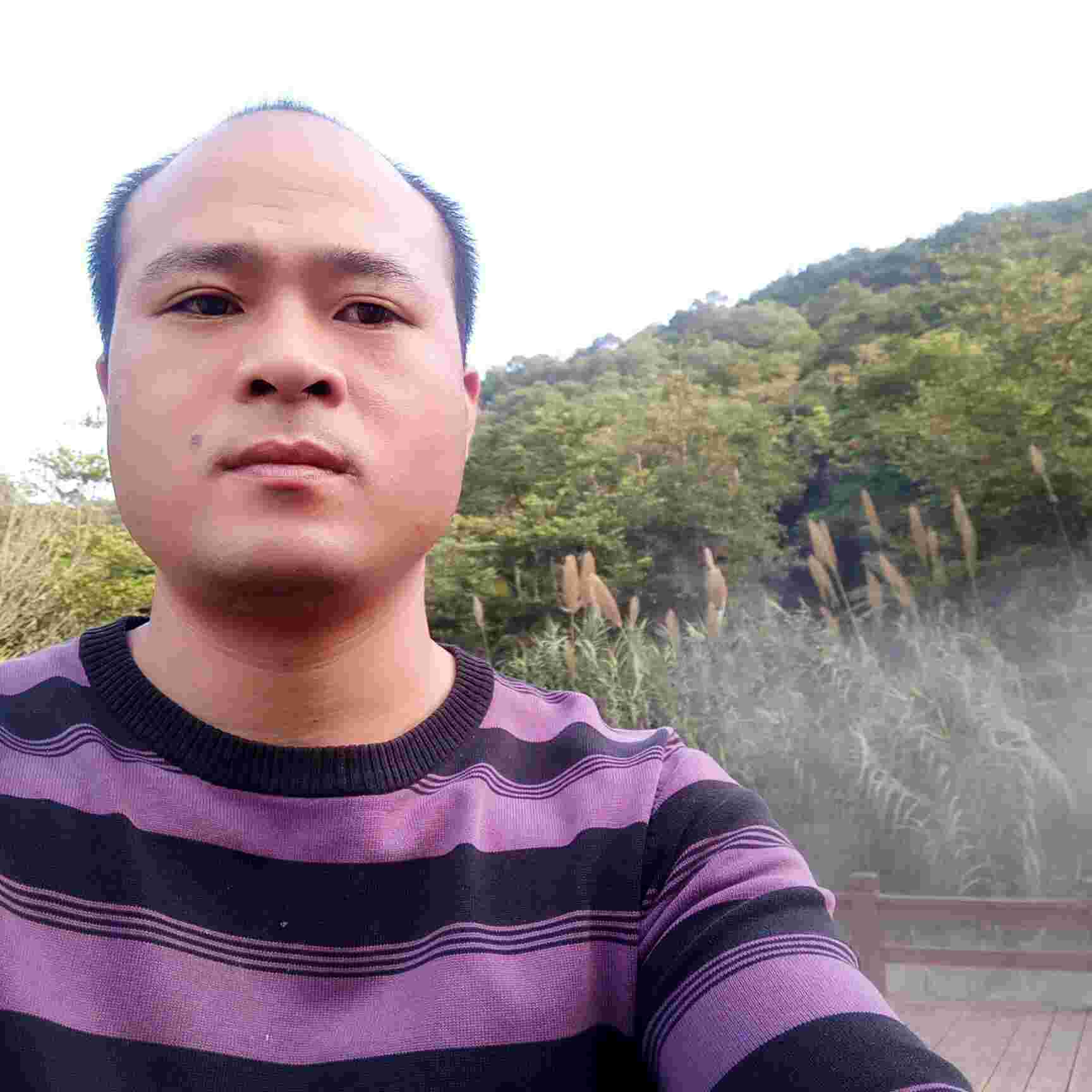 专业墙面粉刷，油漆，家具油漆。房子翻新。用心做专业事。