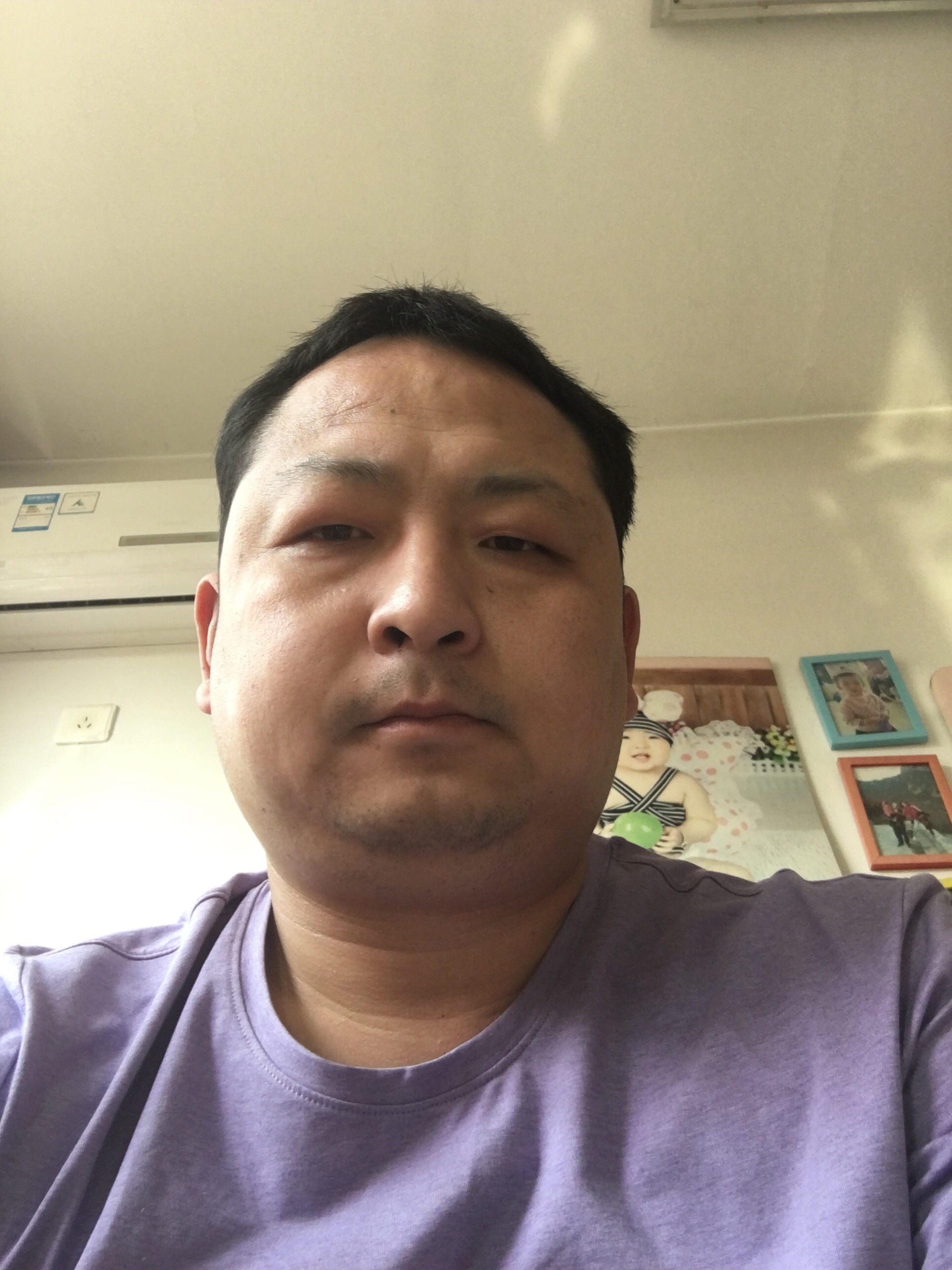 专业电视安装，可在玻璃瓷砖背景墙上安装挂件