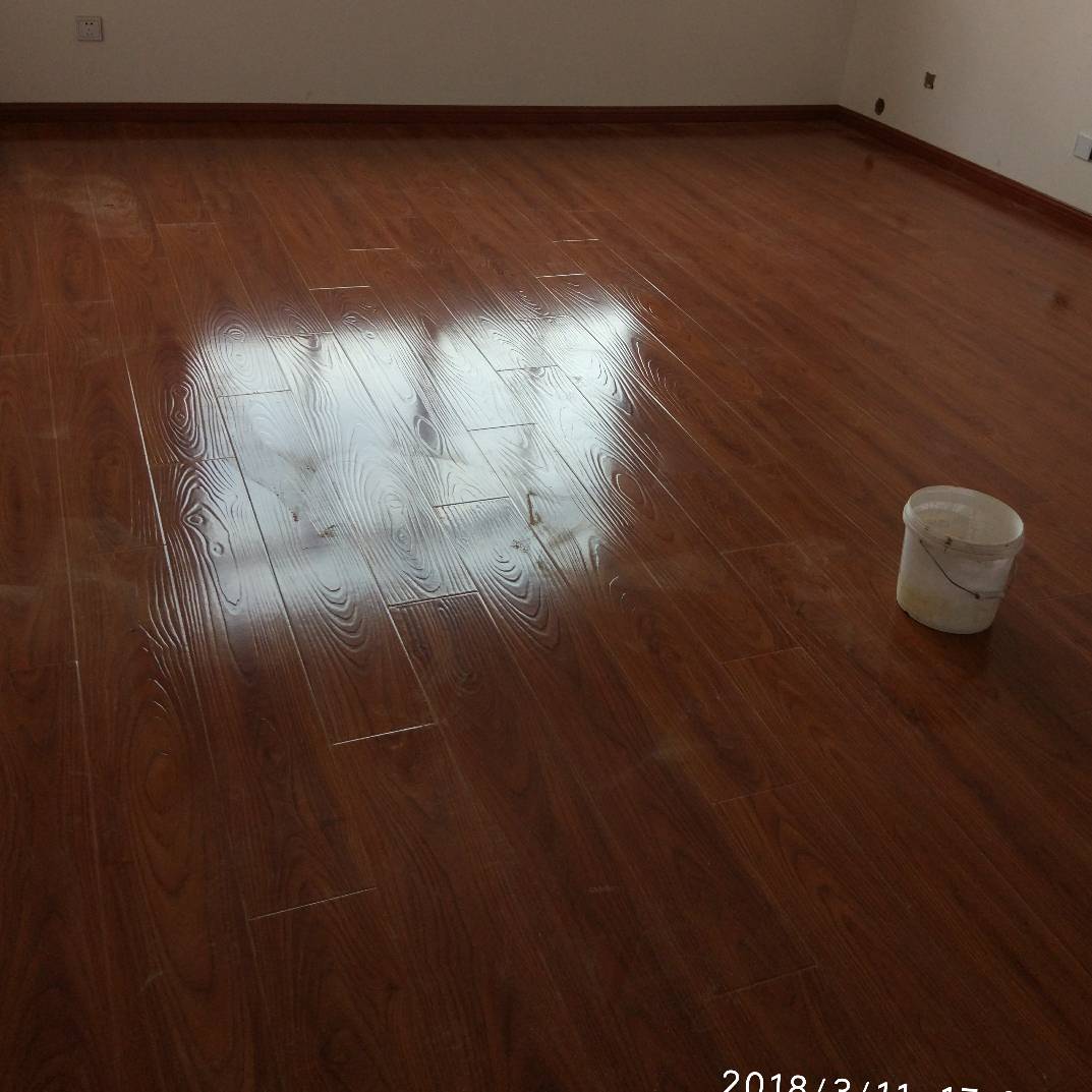 安装地板