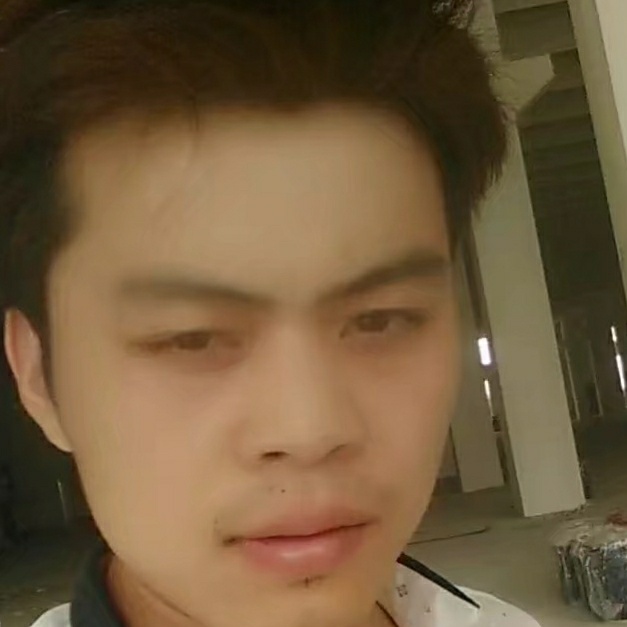 泥工贴瓷砖