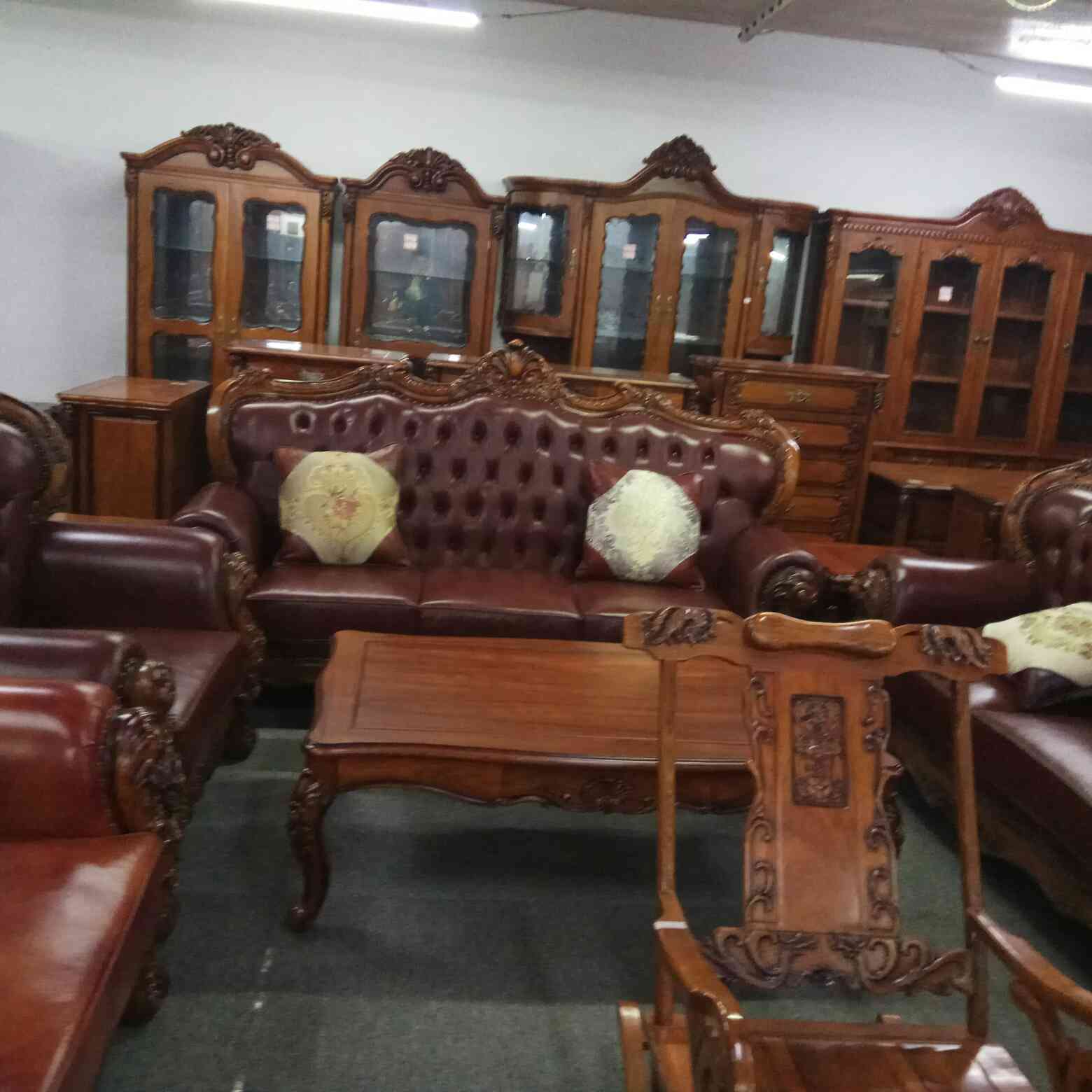 本人从业家具安装多年，技术过硬，服务态度好，诚实守信，做事认真负责，请各行各业老板们多多关照！谢谢