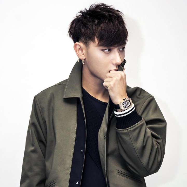 窗帘安装济源专车接送代驾装挂件照片墙