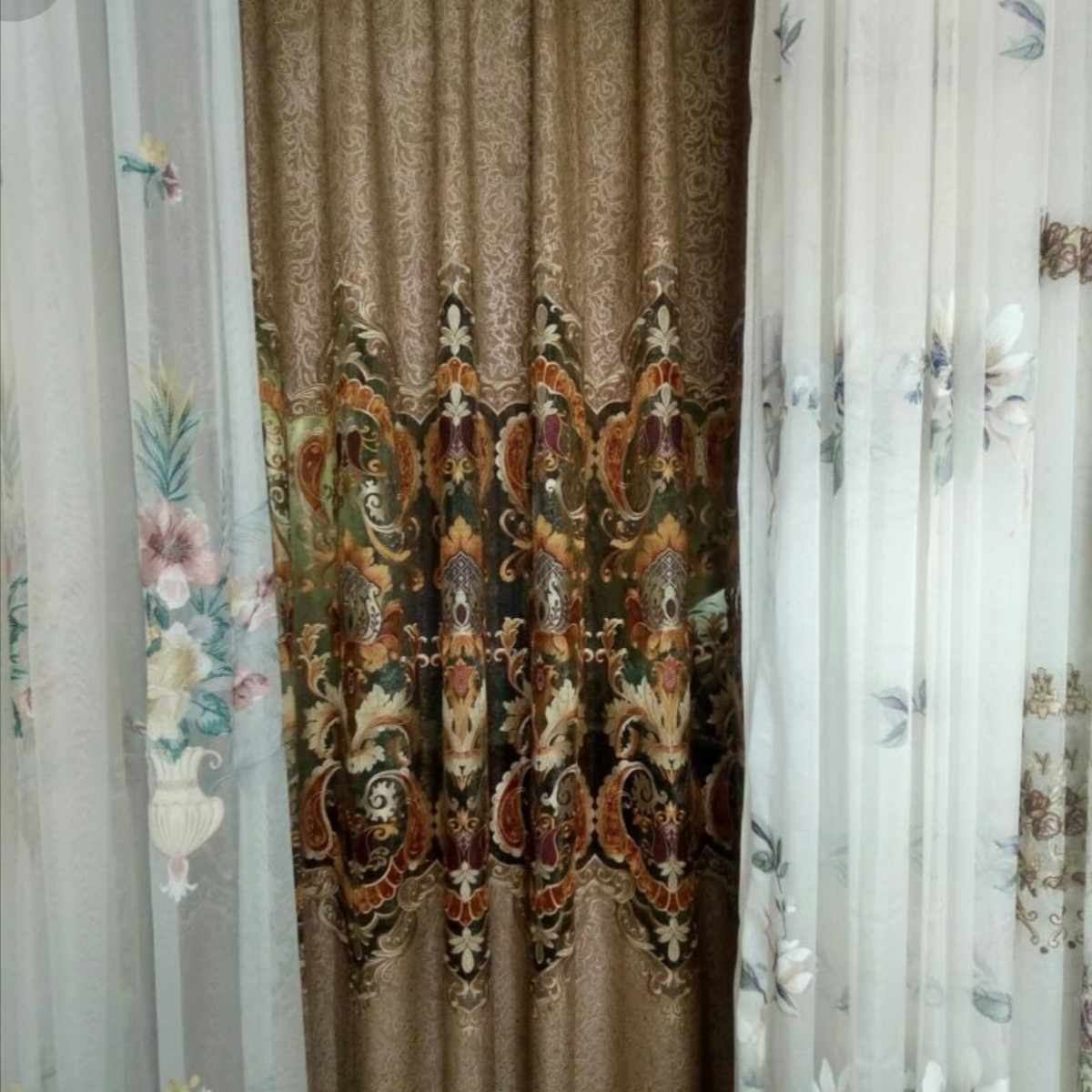 专业安装窗帘轨道维修窗帘轨道，定做大小电动窗帘珠帘空调窗帘各式各样的，清洗窗帘上门服务取挂窗帘布，及时维修窗帘轨道问题