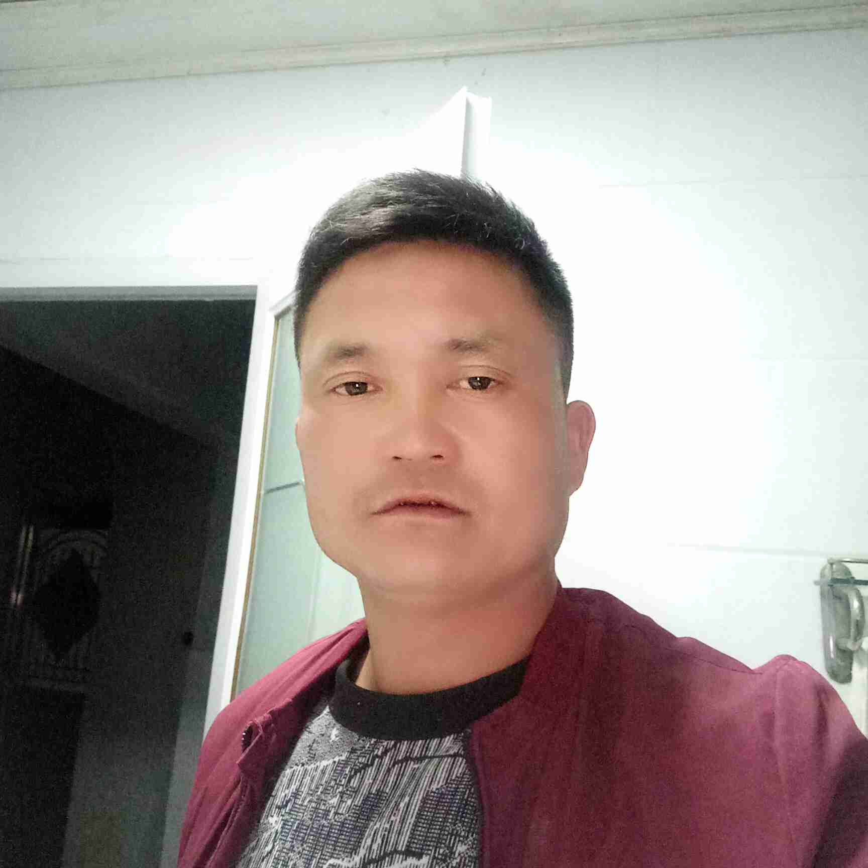 我是专业承包外墙油漆，室内装修油漆联系电话。18860461727