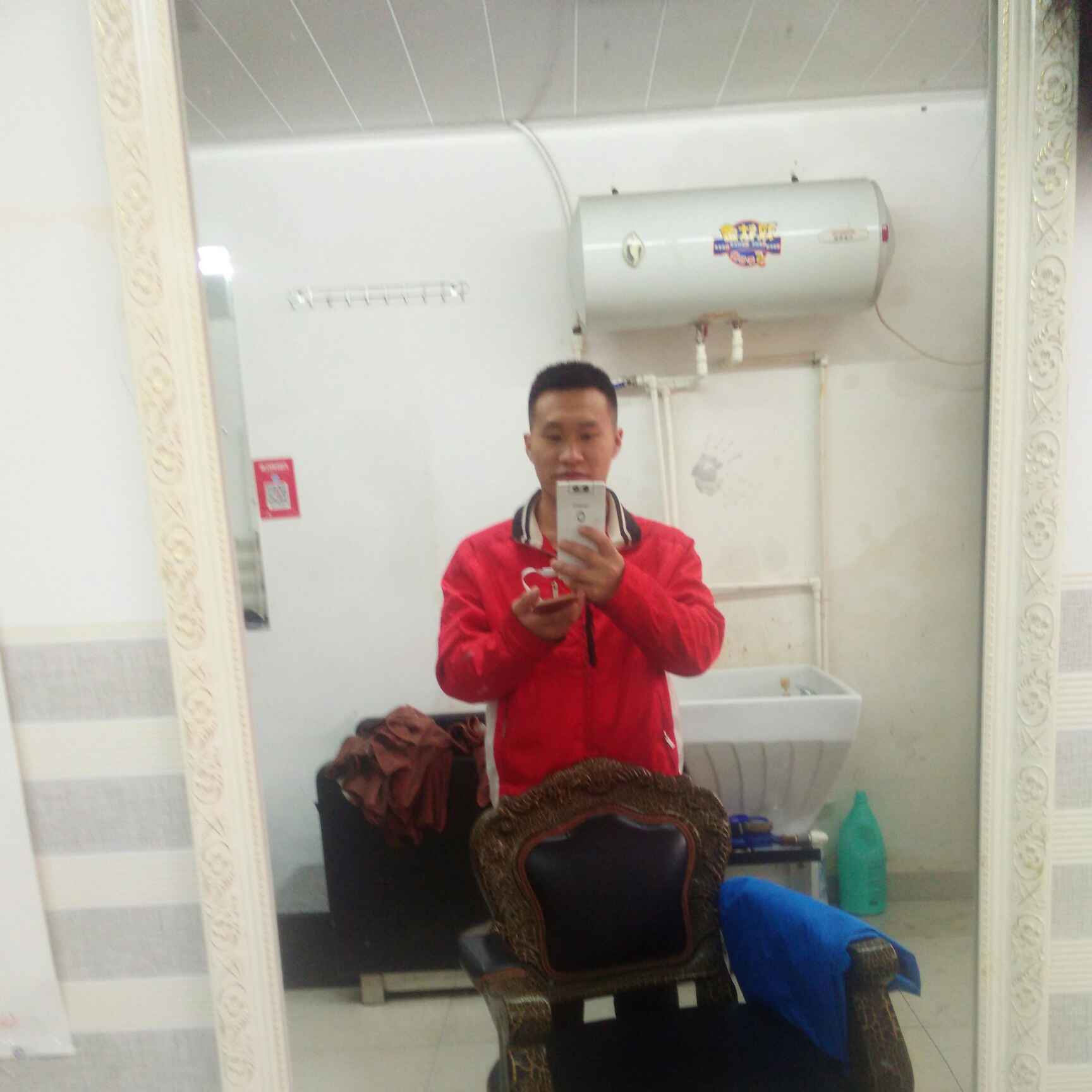 家庭卫生不用愁，清洁就选优管家，全新一次性工具，让您放心安全有保障，日常清洁，深度清洁，全新一套清洁工具，安全放心，每小时50元，专业高效，星级保洁