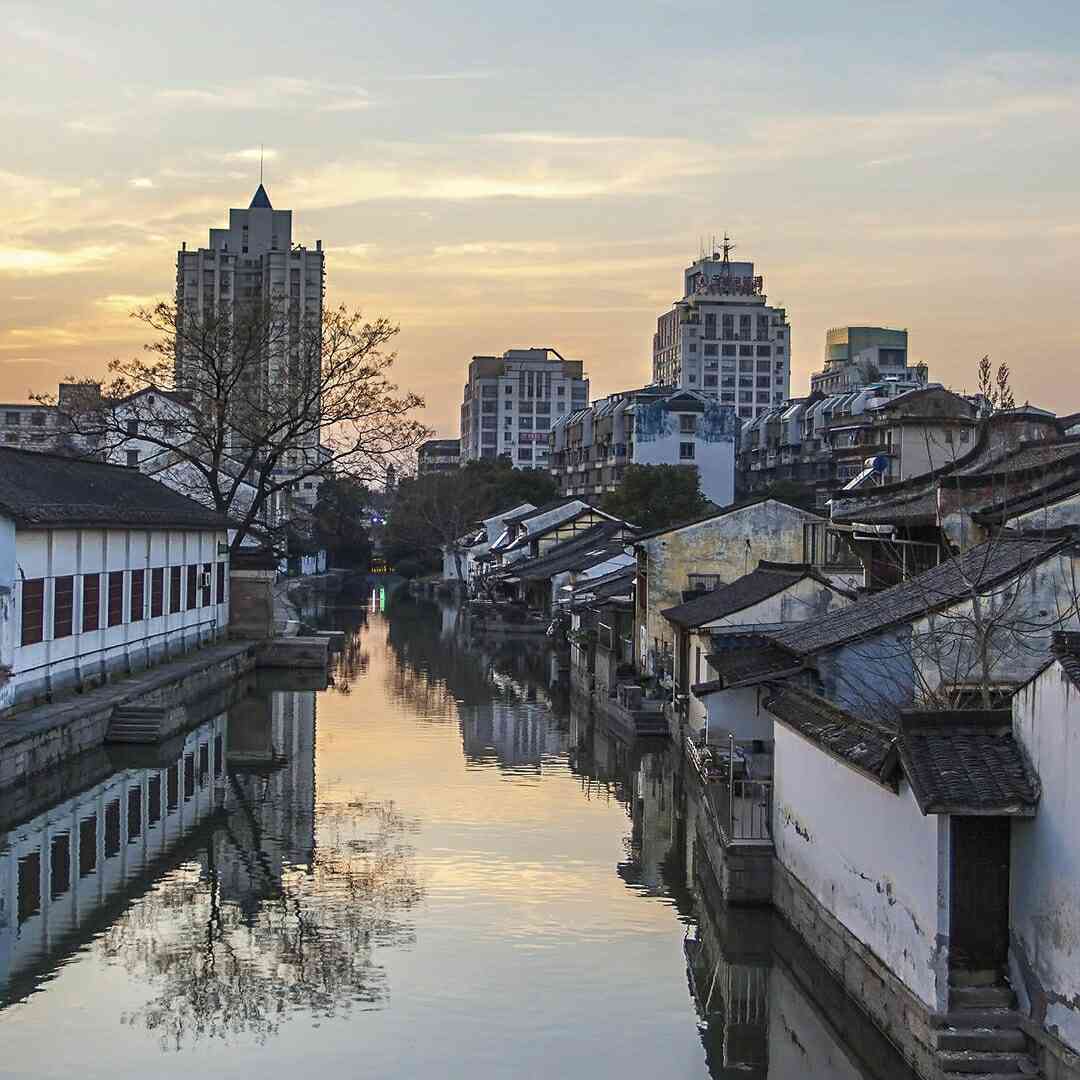 装修深圳恒建装饰专业墙面翻新