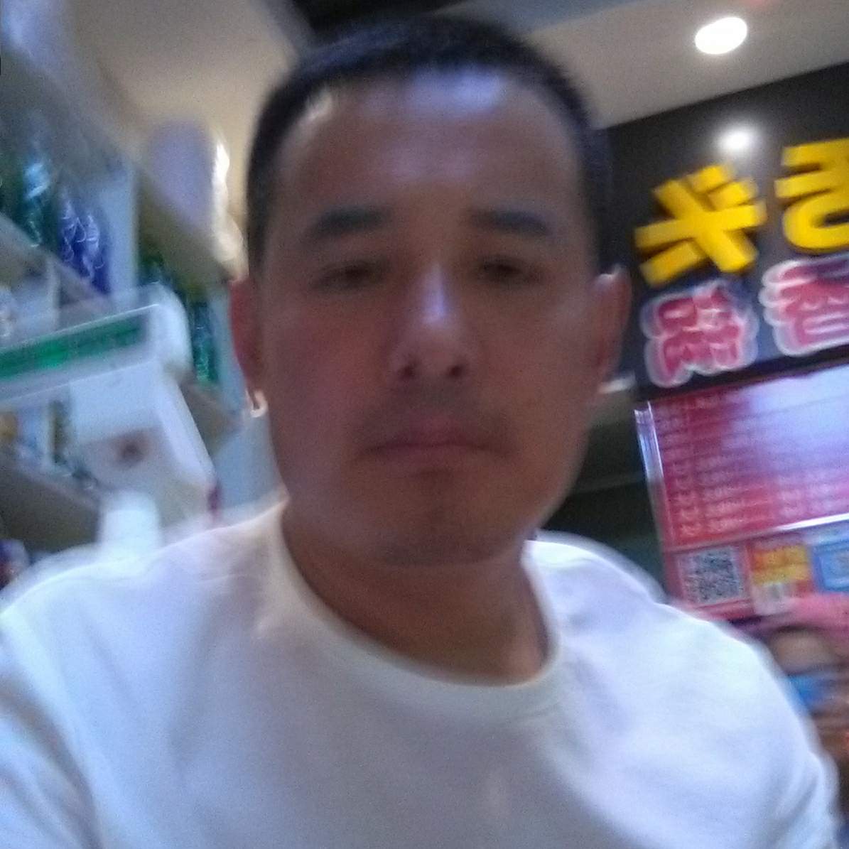 承接室内各种安装，家具，灯具，卫浴，五金，保洁，家电家居清洗，户外凉亭，等等。只要老板您相信我，我就10分满意，努力干好，干的漂亮。