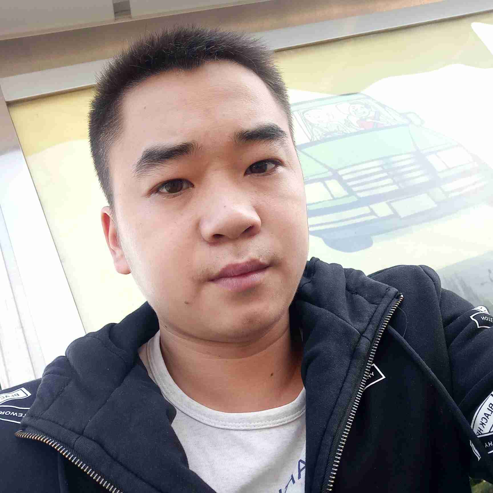 安装铝合金门窗不锈钢包边，各种玻璃，成都周边也可以。