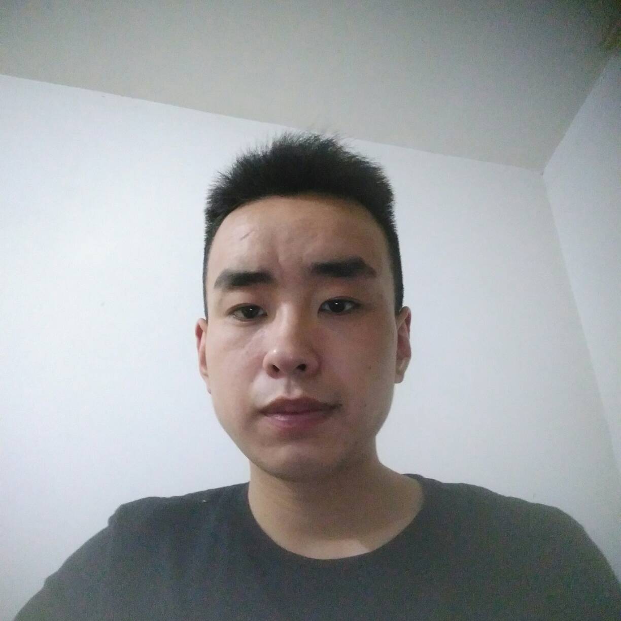 换锁修门安装各类门安装门和马桶安装踢脚线