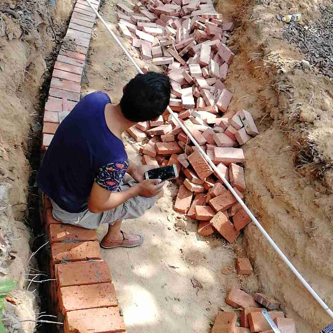 装修房间厕所接各种装修活