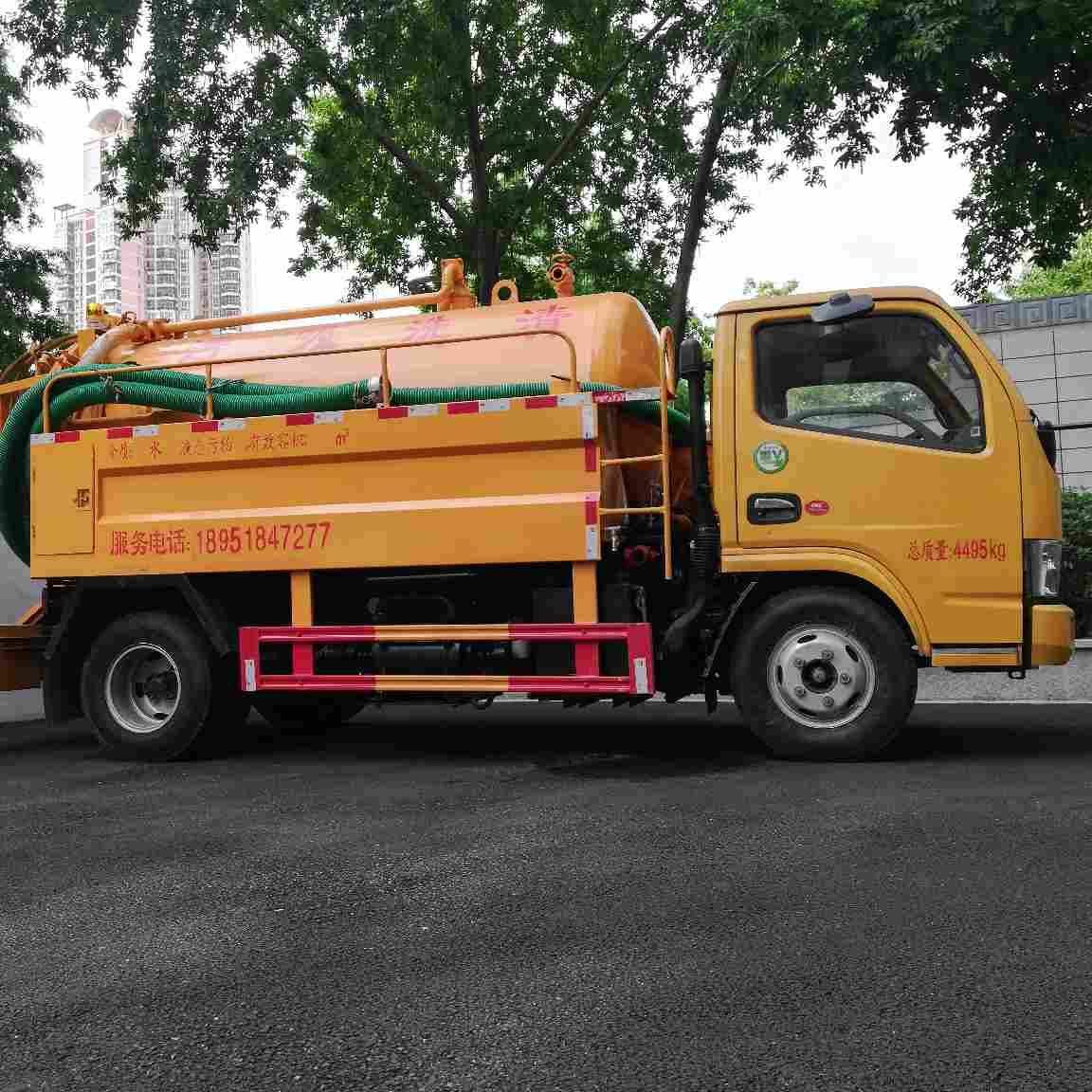 化粪池清理现场