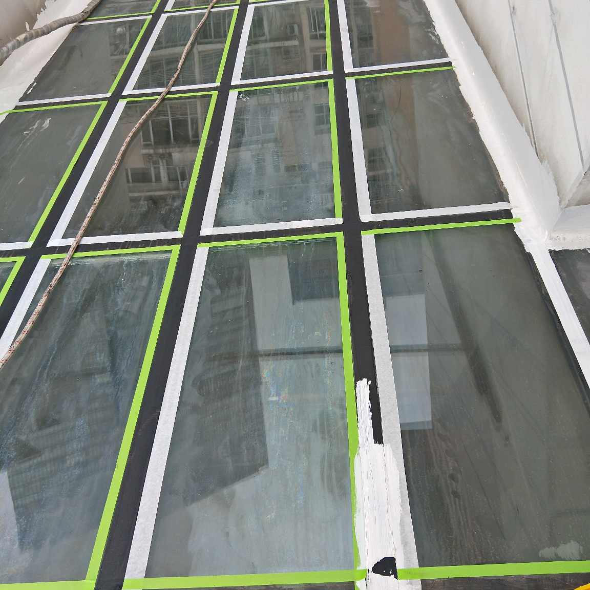 专业做外墙防水，窗户漏水维修，打胶，洗玻璃