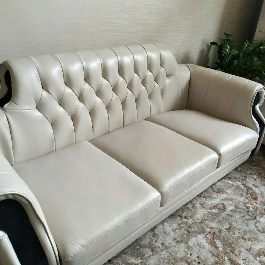 专业沙发翻新，家具维修，餐椅软包翻新订做，有需要请联系，广州佛山地区上门联系:18565108513