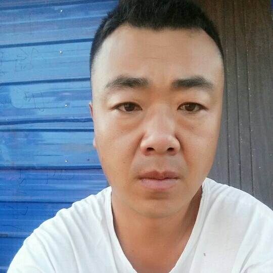 室内装修刮腻子刷墙漆