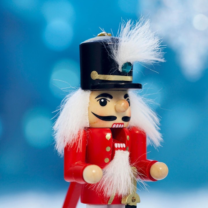 贴瓷砖卫浴安装贴墙地瓷砖淋浴房安装