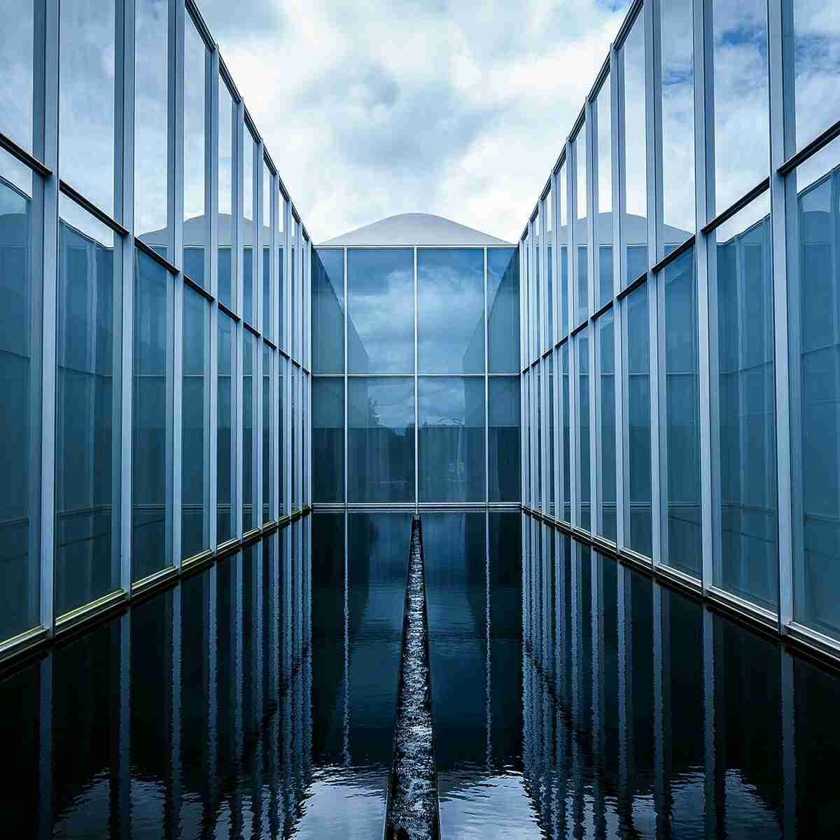 需要安装窗帘灯具晾衣架的联系我，电话15136102830