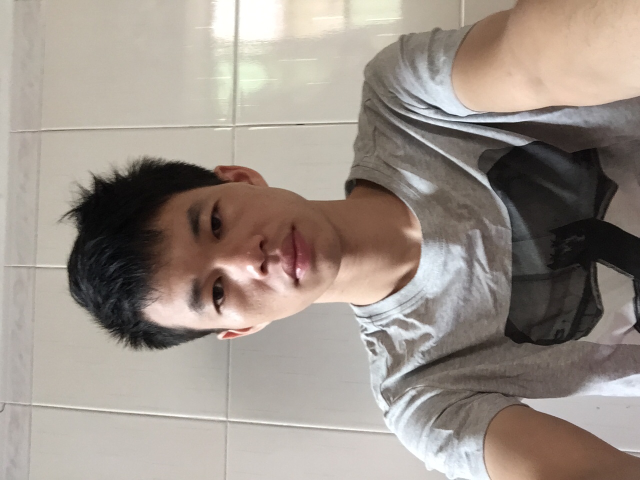 刮腻子油漆
