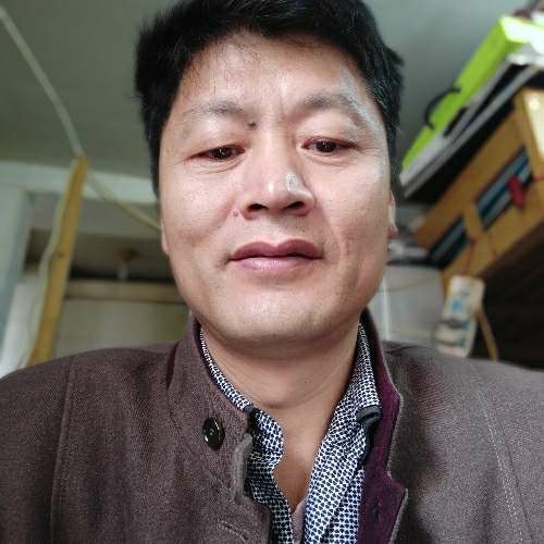 专业施工墙纸，墙布，壁画，玻璃膜等，欢迎新朋友来电，手机13671844529
信誉至上，服务第一，真诚待人，保证质量！