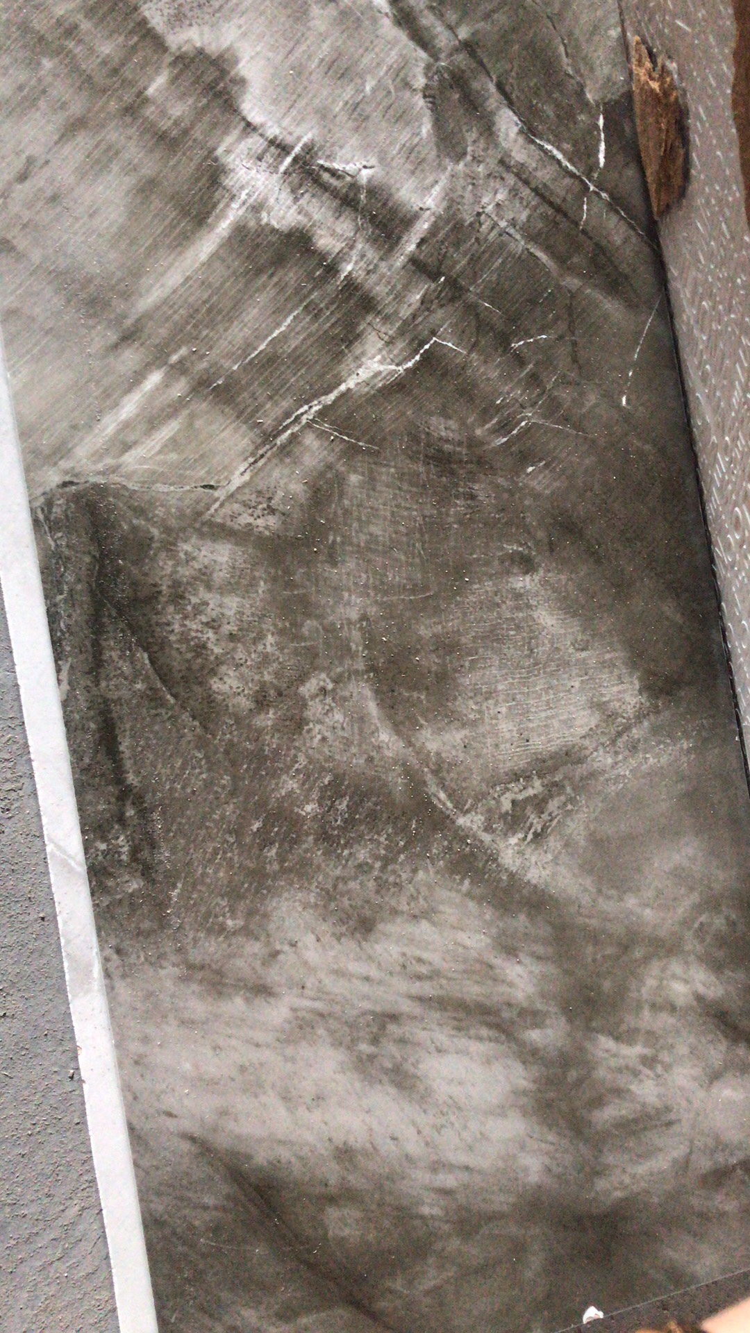 贴瓷砖