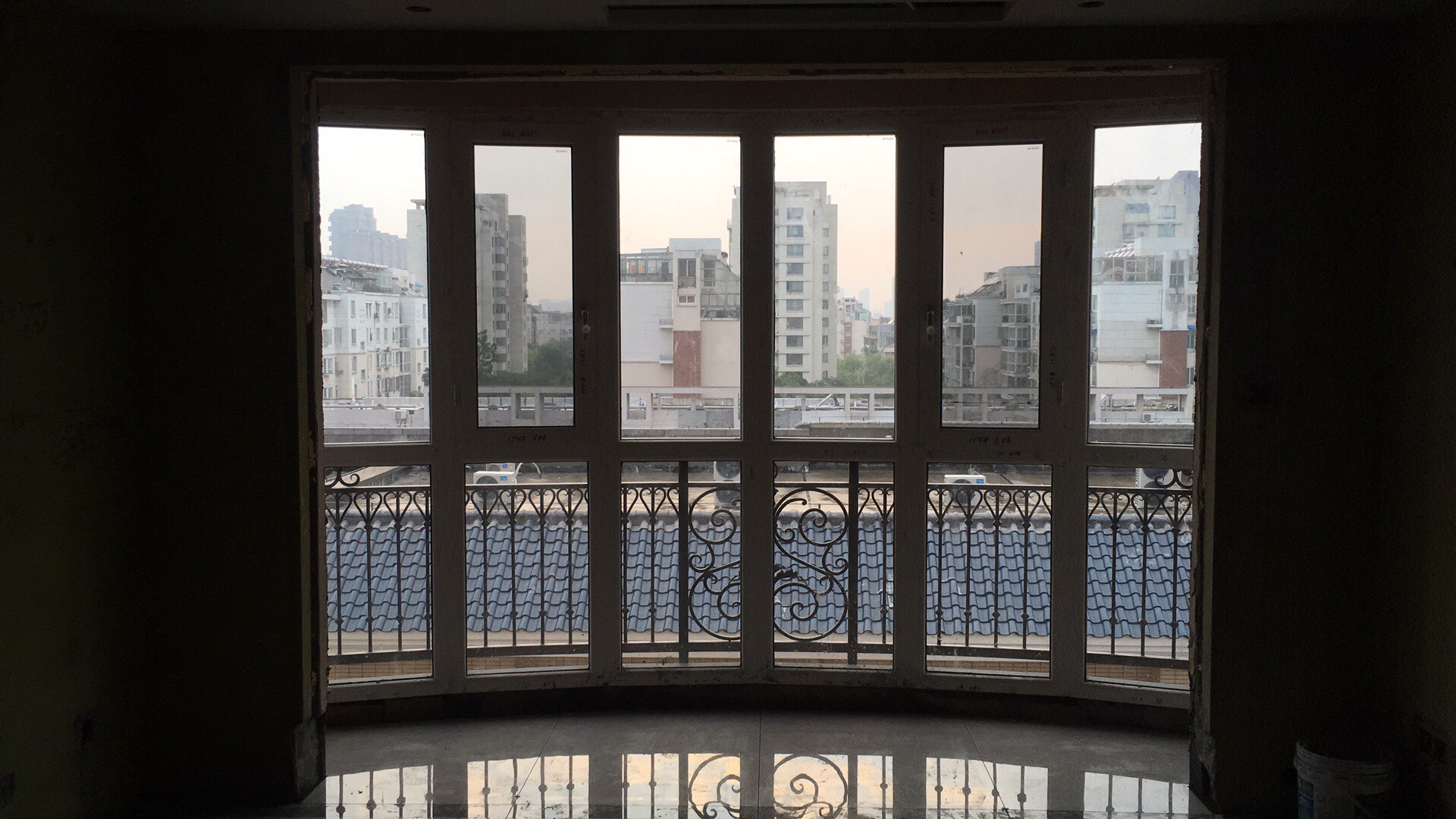 专业设计：安装铝合金门窗