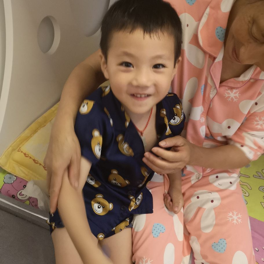 需要两个木工帮我安装招牌