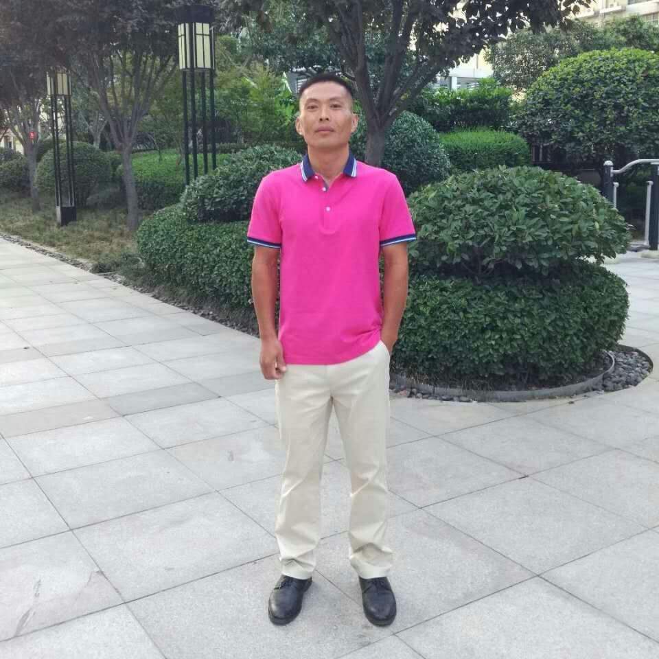 西安佳美家家政服务有限公司位于西安市雁塔区科技二路服务项目:家庭保洁、商场保洁、写字楼保洁、办公司保洁、学校保洁、医院保洁、保洁托管（学校、医院、公司、小区）、家电清洗（抽油烟机、空调、冰箱、洗衣机、电热水器、地暖）、灯具清洗、门头清洗、沙发清洗、地毯清洗、瓷砖美缝、灯具安装、水电安装及维修。