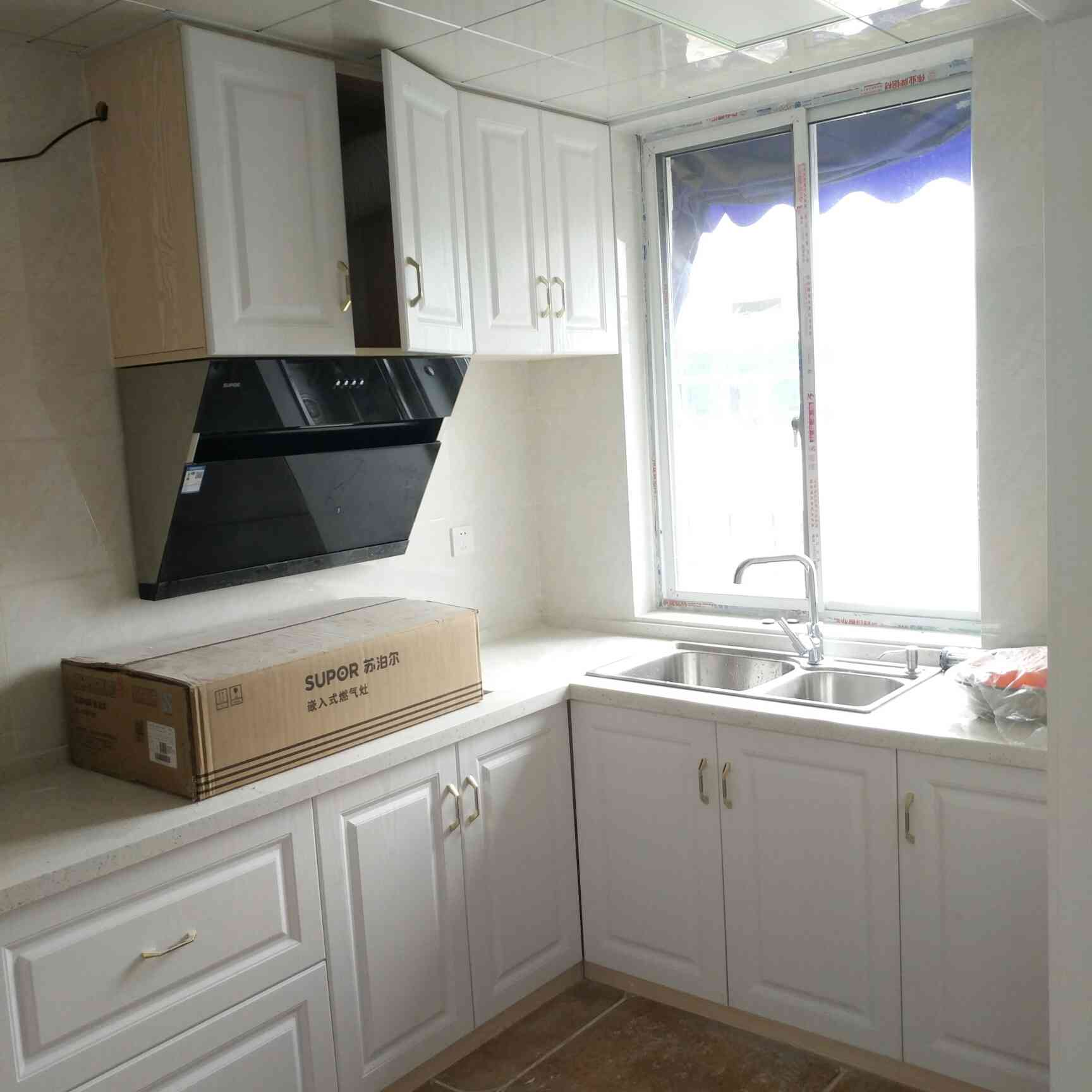 本人从事各类装修、家装、简装精装，工装类，店面、餐饮、酒店、工厂等等……