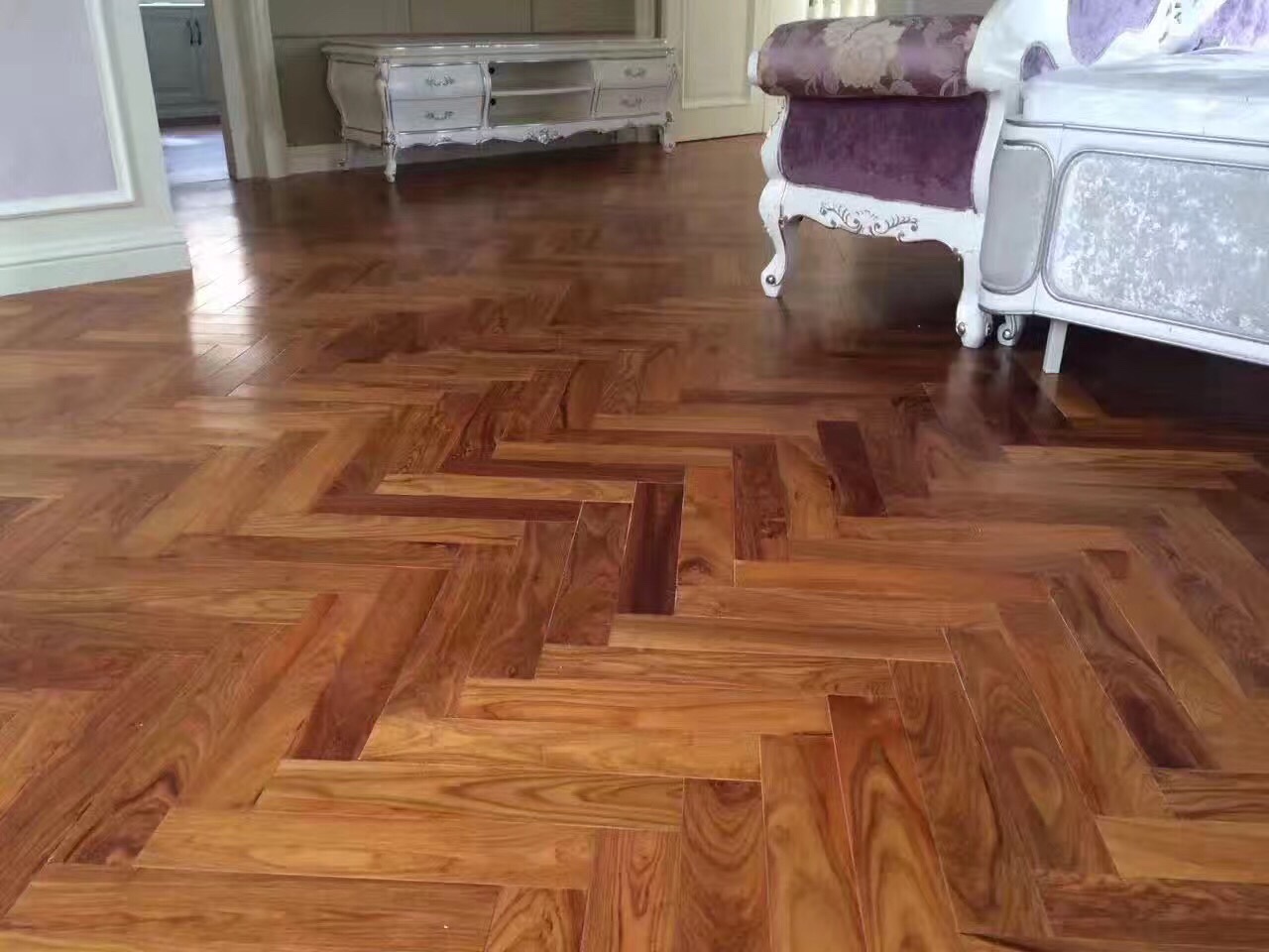 地板安装自流平