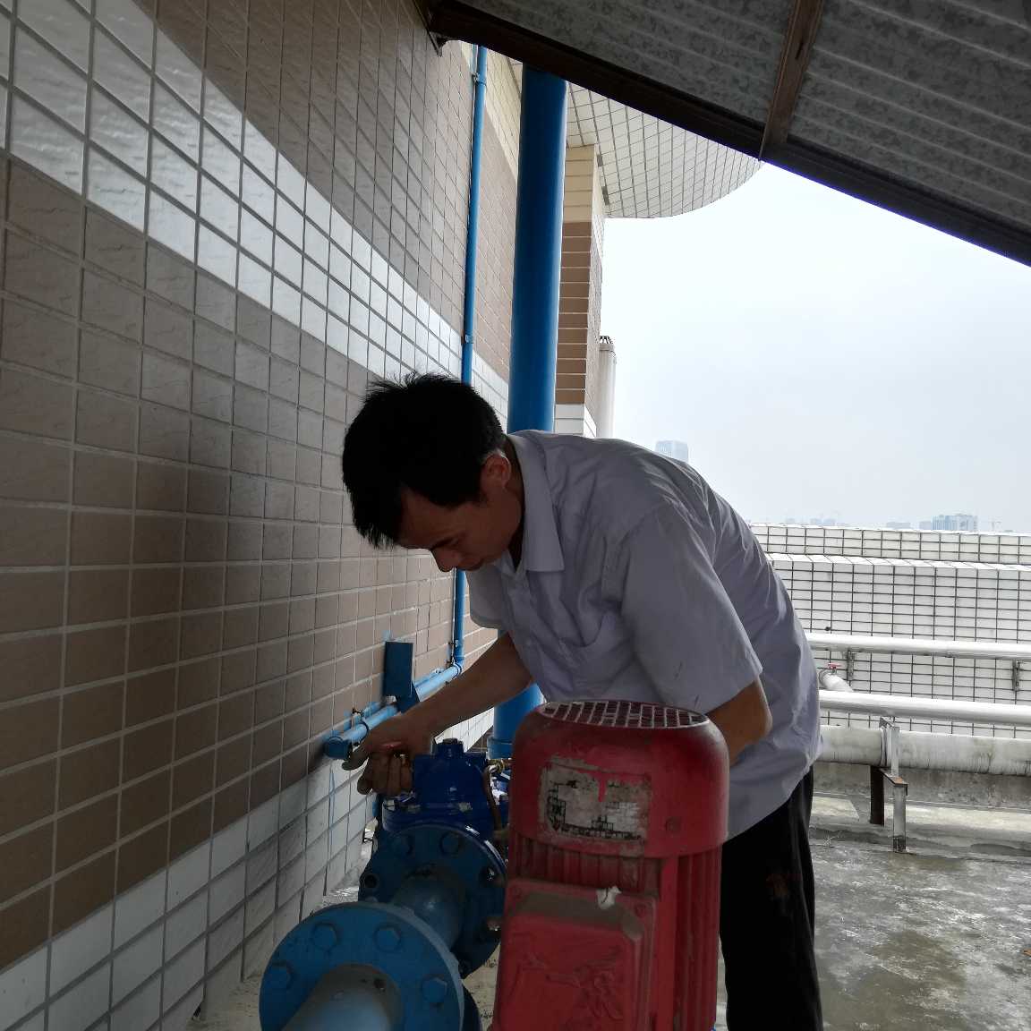 在海珠区仲恺路住，附近的水电工程单可以接，维护保养也行。