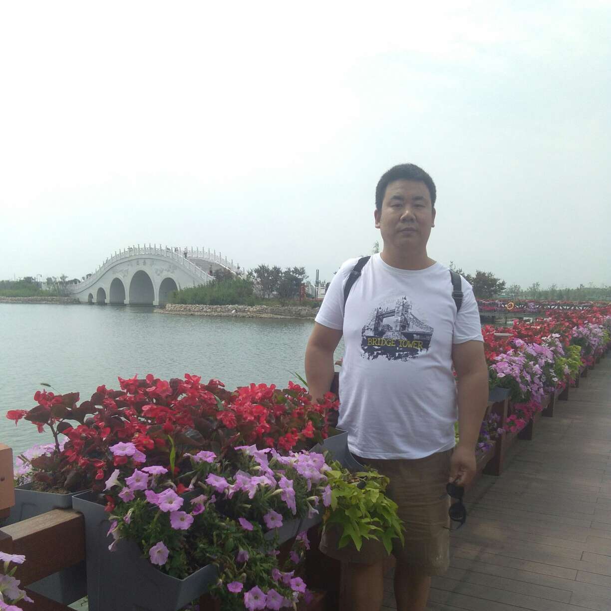 针对各种实木家具、木门、木地板、楼梯扶手的划伤、撞伤、凹陷、断裂、漆皮脱落等进行无疤痕修复。大面积改色、翻新、保养、维修与维护。