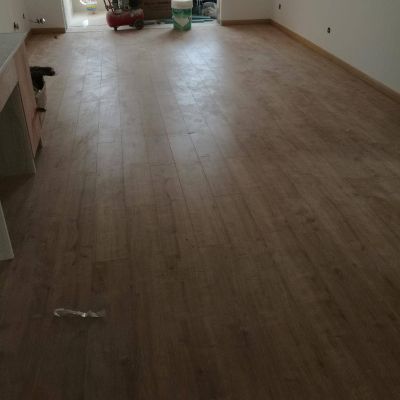 安装复合地板地板