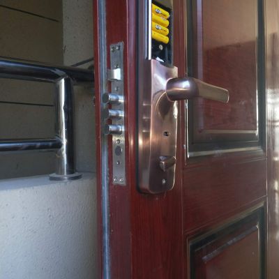 开锁装指纹锁安装指纹锁