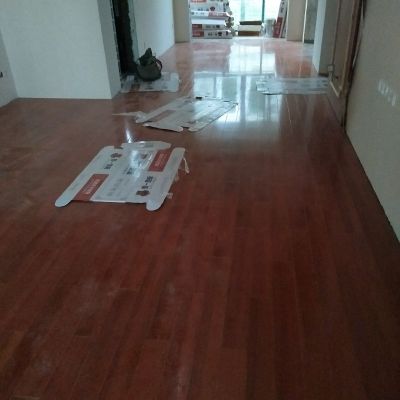 专业安装实木地板