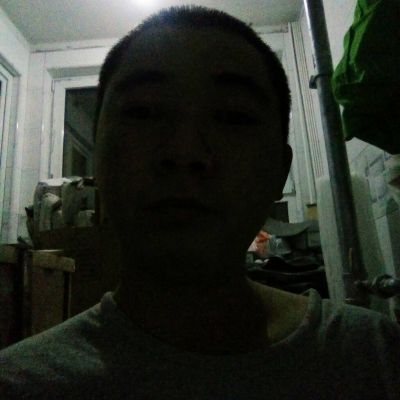 刷墙油工刷墙刮腻子