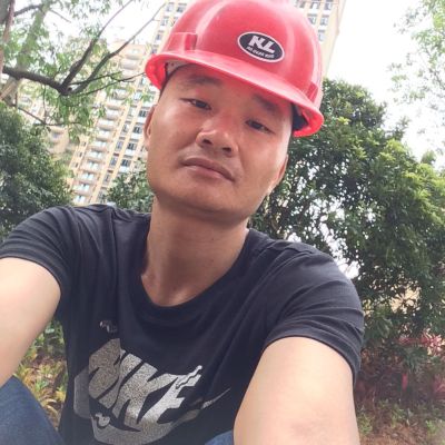 电焊玻璃木墙大钢结构电焊工