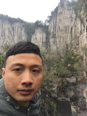 地板安装地板电视墙群