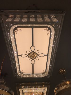 安装维修灯具