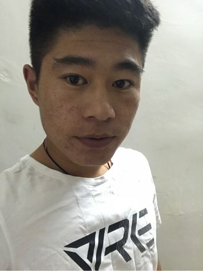 木地板安装地脚线胶地板