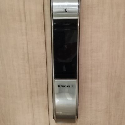 开锁装指纹锁安装指纹锁开锁换锁芯