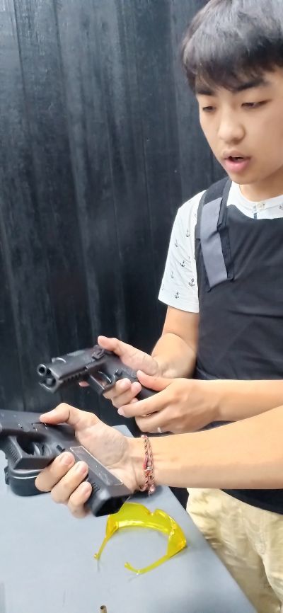 欧松板上墙打底，活很轻松，有意向的联系