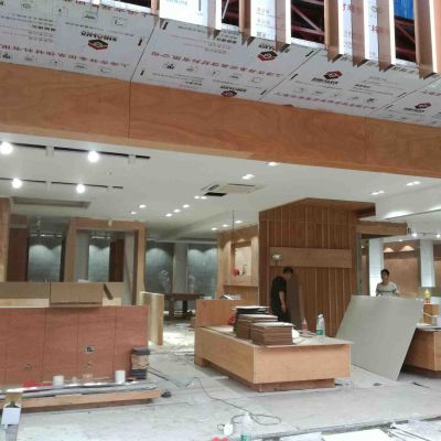 这地毯有点像瓷砖！