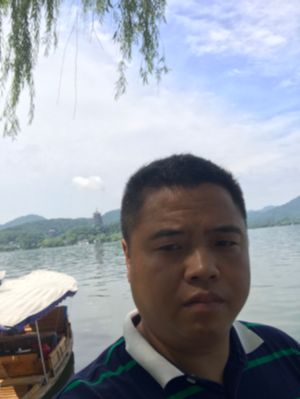 家具师傅安装家具