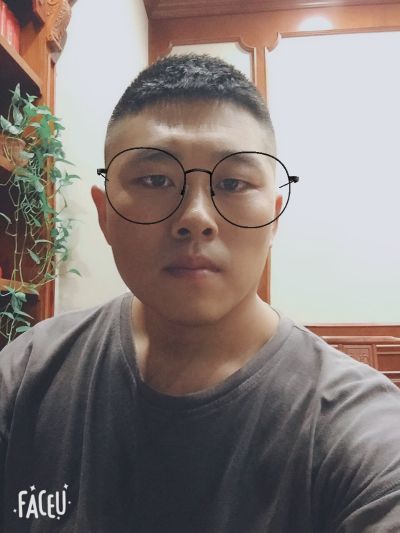木工经验在2年以上，做过别墅装修，有3.4人的小团队