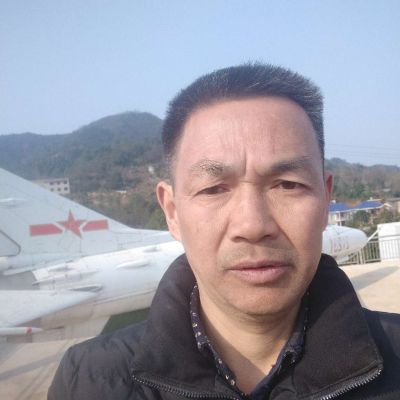 泥工贴贴瓷砖