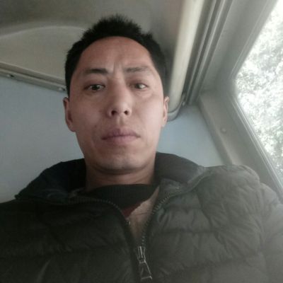 装修专业贴砖