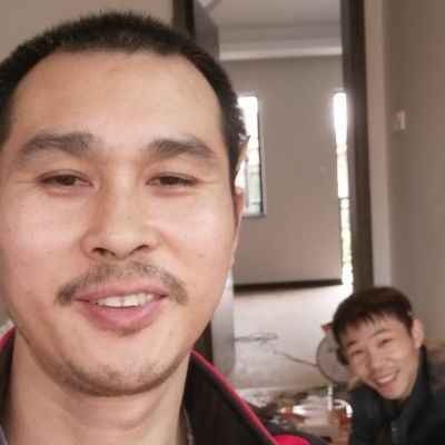 专业安装团队，装门，柜子，楼梯扶手。