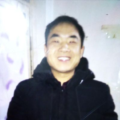 油漆工刮腻子