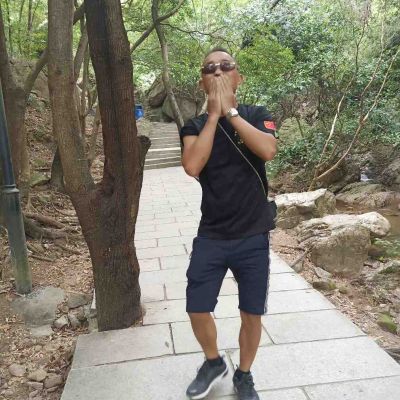 打地板瓷片墙