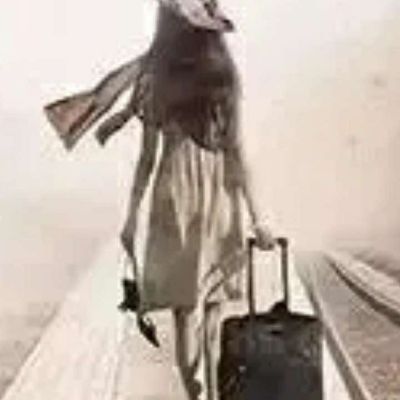 人生就要活的震亮，走的铿锵，自己不奋斗，终归是摆设；无论你是谁，宁可做拼搏的失败者，也不要做安于现状的平凡人；人生就像舞合，不到谢幕，永远不要认输！