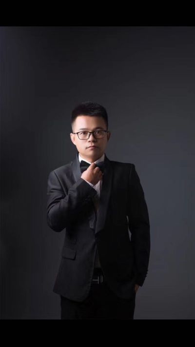 专业墙纸墙布施工，承接各种大小酒店，足浴店施工！